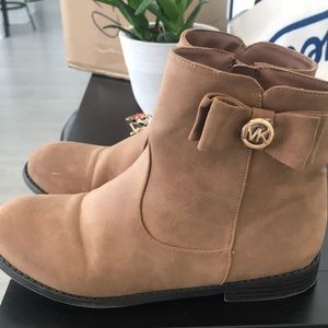 Sz 3 Carmel brown Michael Kors Boots for girls